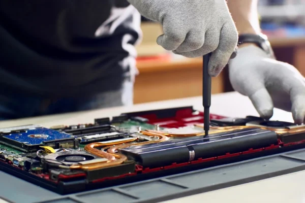 How to Remove a Battery from a Lenovo Laptop How to Remove a Battery from a Lenovo Laptop